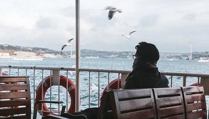 九游体育官网入口-绝地反击！强队逆转获胜续写冠军争夺历史，绝地反击上演惊天逆转