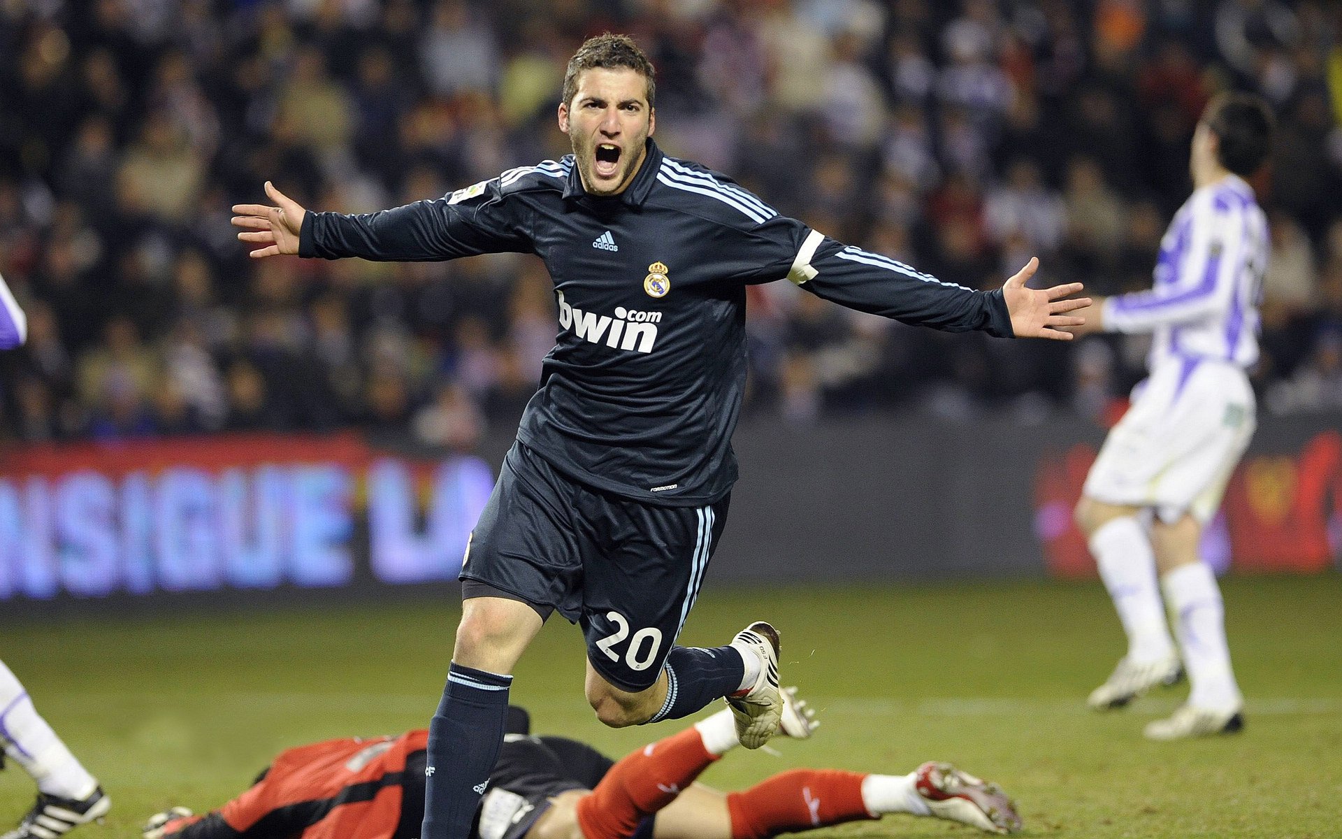 九游下载中心-中国足球界兴起新气象，提升国内赛事影响力，中国足球发展